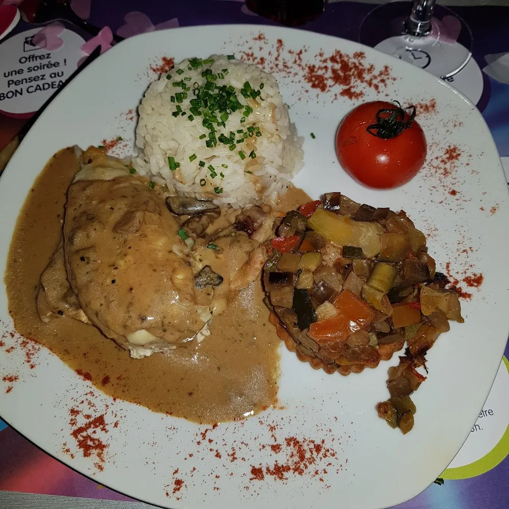 Suprême de Poulet Aux Cèpes Timbale de Riz Et Légumes